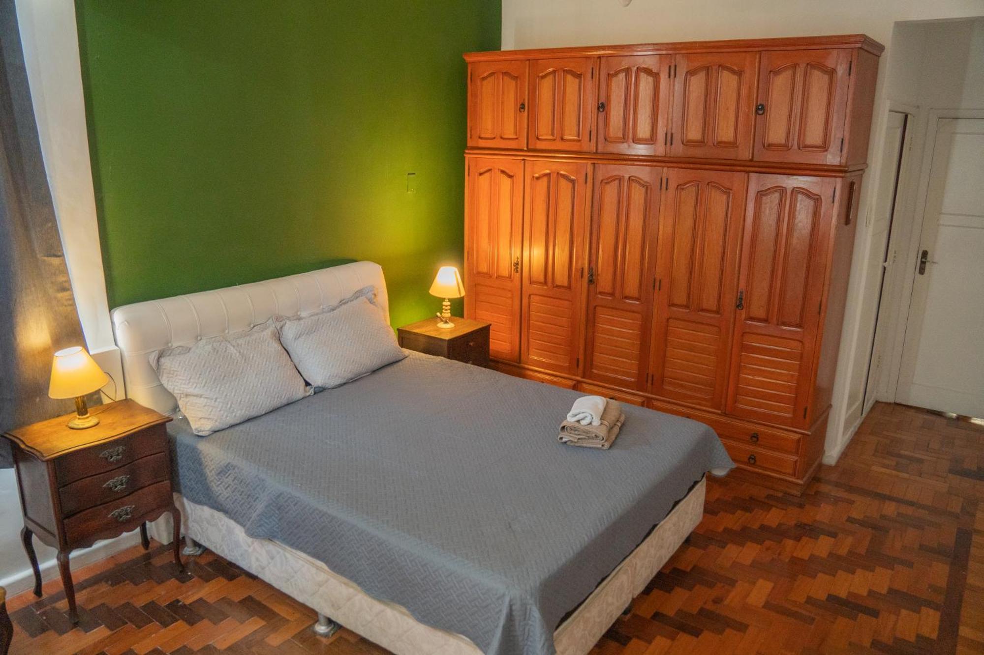 Amplo Apartamento - 3 Quartos - 1 Min Da Praia